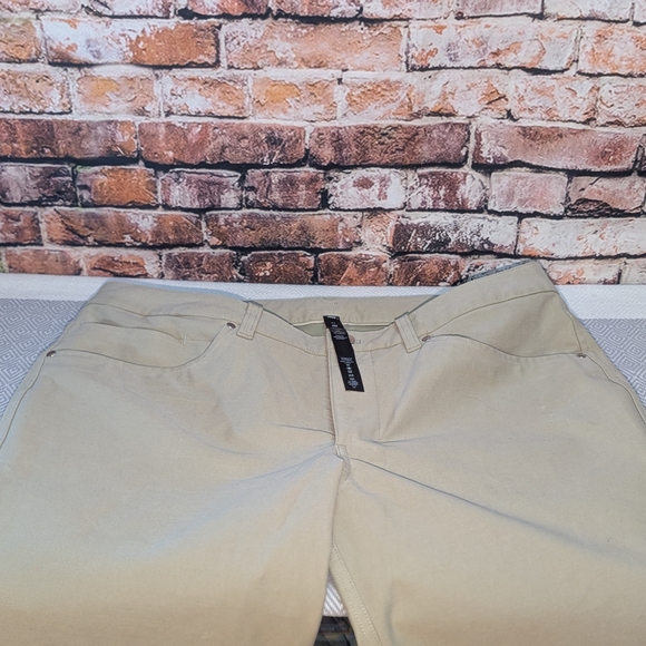lululemon Brand Men's Khaki Chino Pants, EUC, Size 33 - Picture 5 of 7
